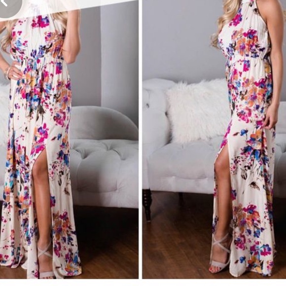 Gorgeous Flowy Floral Maxi Halter Dress - Picture 5 of 8